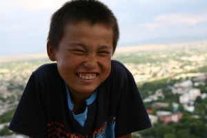 kirgistan_osh_hill_kid.jpg