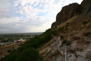 kirgistan_osh_hill_path.jpg
